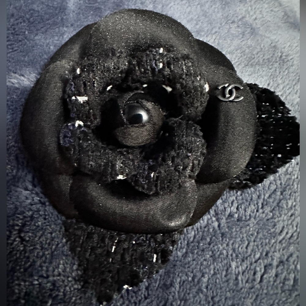 CHANEL Camelia Brooch (Navy Black)